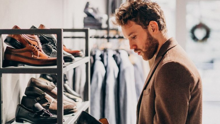 Pioneering retail chain closing dozens of stores, no bankruptcy