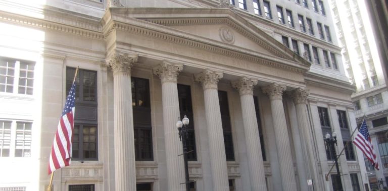 Crypto Banks and Community Banks Clash Over Fed Skinny Master Account