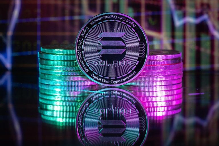 Phantom Unveils ‘Phantom Chat’ as Security Experts Urge Caution