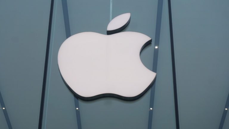 Apple and Samsung are going to war, and this changes everything