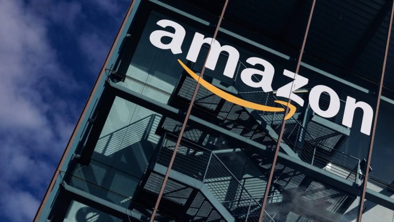 Amazon makes new move into credit cards