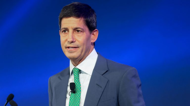 Kevin Warsh Confirmed as Fed Chair by Narrowest Senate…