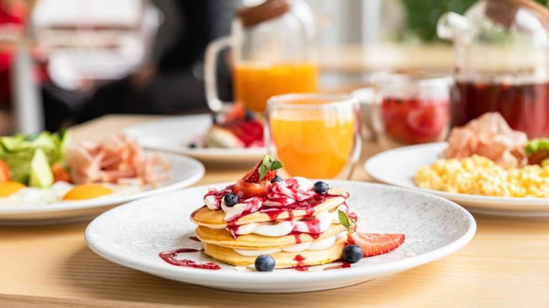 Denny’s rival closes dozens of restaurants, changes menu