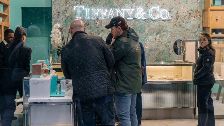 189-year-old luxury jewelry giant is quietly closing stores