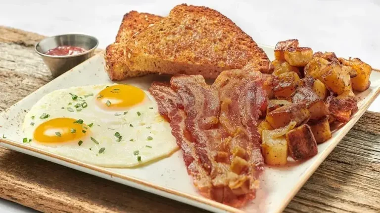 Popular breakfast chain bets on golf to drive growth