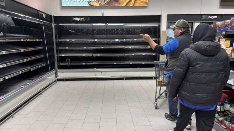 Grocery chain resumes store closures after monthslong pause