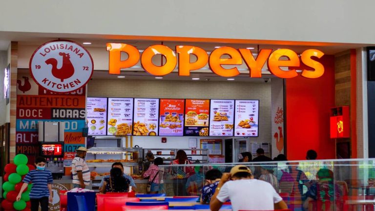 Bankrupt fried chicken chain franchisee closes more locations