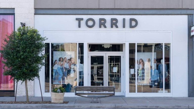 Women’s fashion retailer closes 170 stores in turnaround push