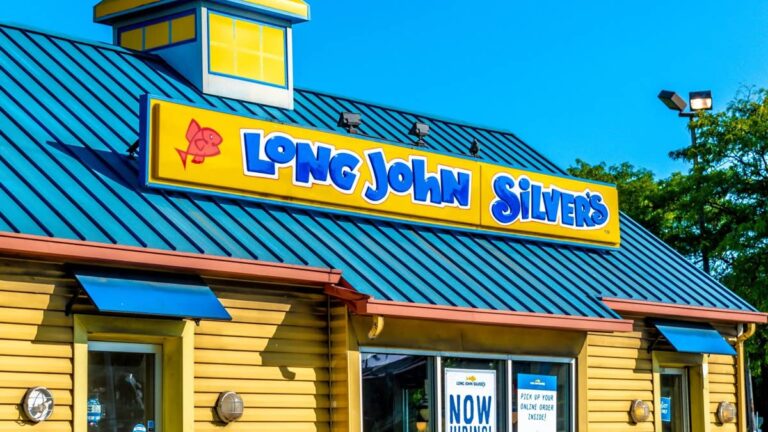 After 587 closures, seafood chain has 494 restaurants left