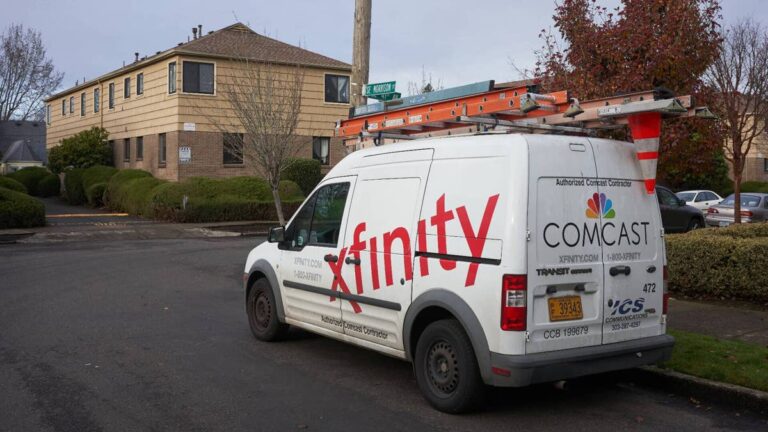 Comcast targets frustrated T-Mobile customers with free offer