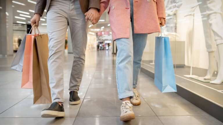 After closing stores, retailers make a risky cash trade