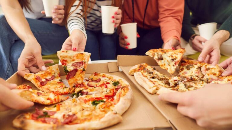 Pizza chain struggling after losing hundreds of locations