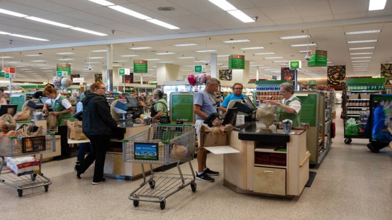 Publix struggles to reverse concerning customer behavior