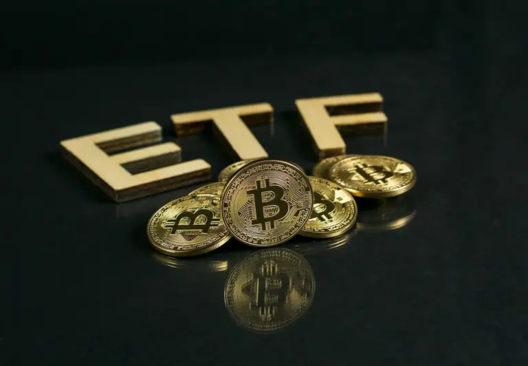 Bitcoin ETFs Shed $236.5M as Solana Funds Draw $101.9M in…