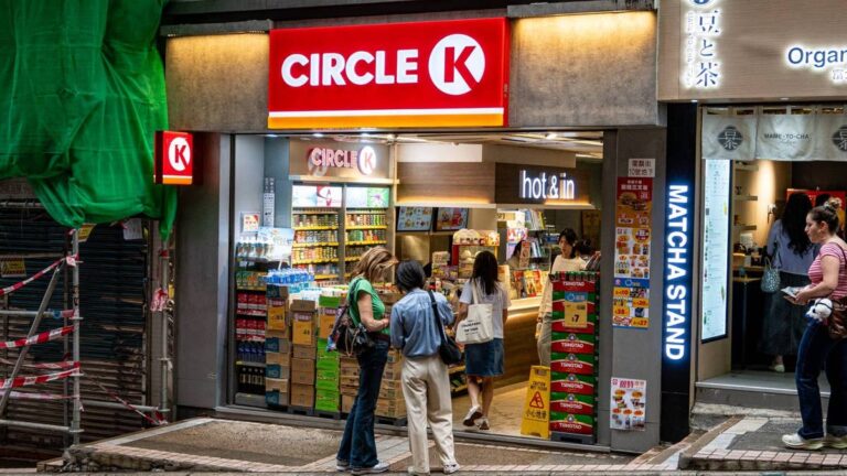 Convenience store giant closes 80 stores