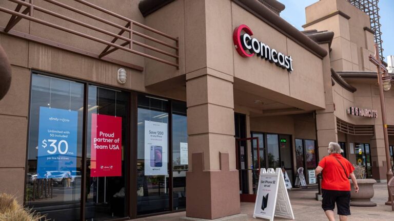 Comcast CFO warns of a rising threat as internet customers depart