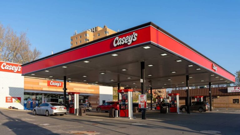 74-year-old 7-Eleven rival closing all locations