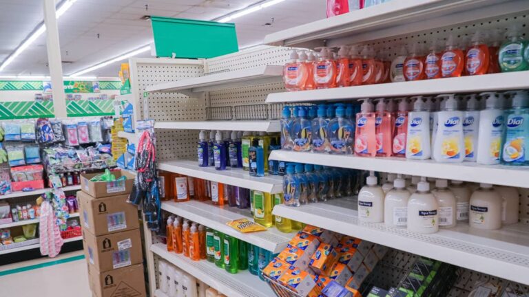 Dollar General and Dollar Tree send message to Kroger and Publix
