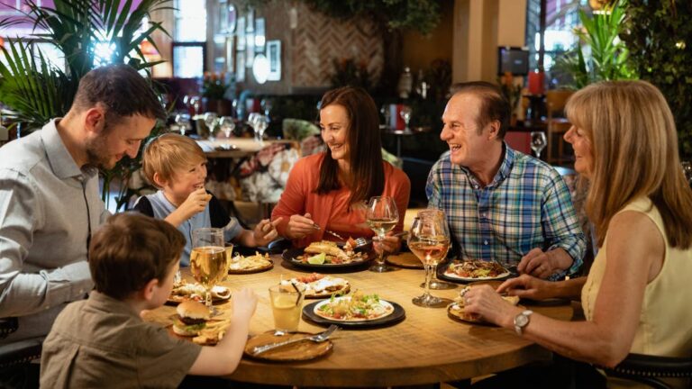 Popular restaurant chain closes nearly all locations in 2026
