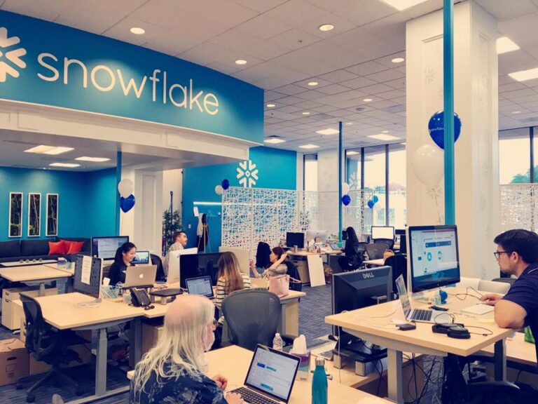 Why Snowflake stock is soaring 22% premarket after its latest earnings