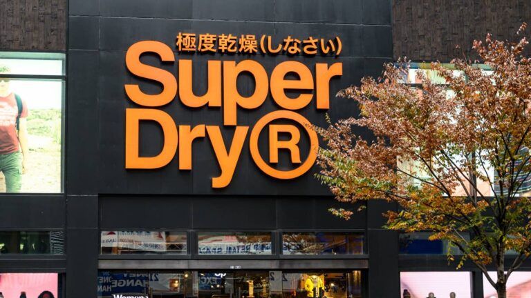 Clothing retailer closes nearly all stores, leaving just 4