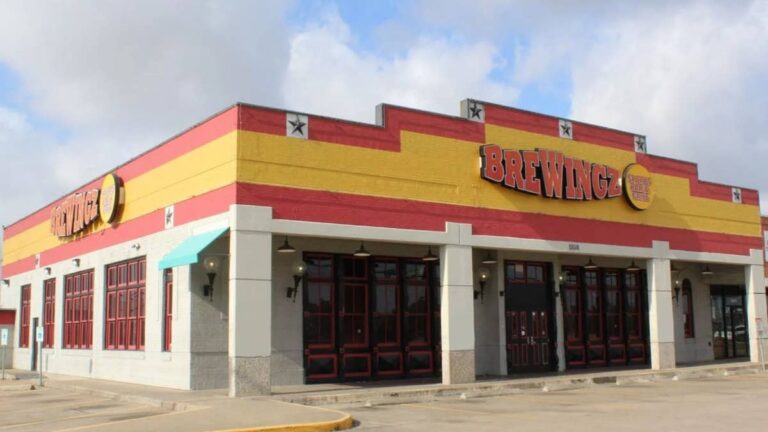 13-year-old beloved chicken wing chain abruptly closes all locations