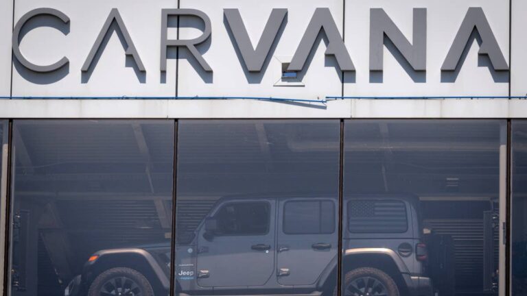 Carvana is winning customers, but faces a costly problem