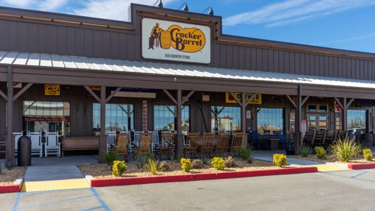 Iconic restaurant chain sees traffic drop 6.1% despite $7.99 deals