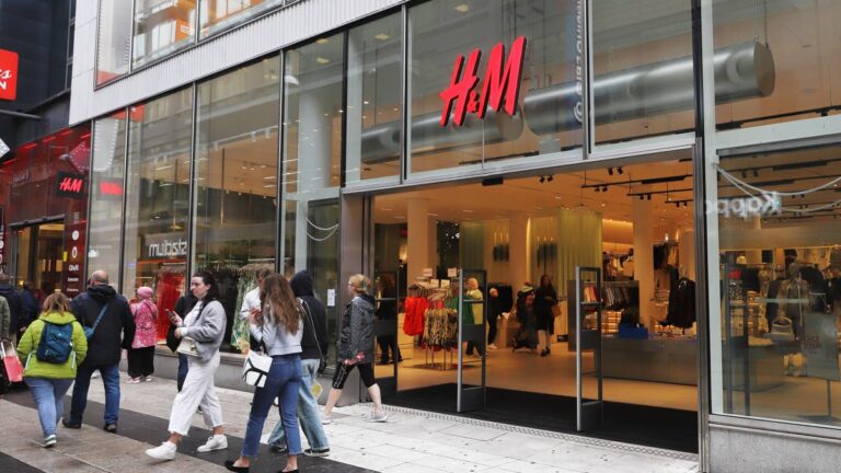 Fashion retailer makes major holiday move after clothing shortage