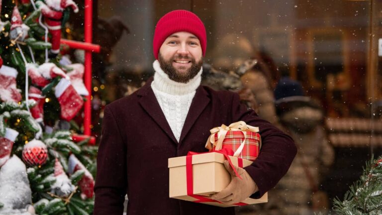 These major retailers are hiring for the 2026 holidays