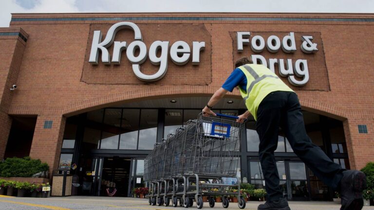 Kroger makes a pivotal decision as customers turn to rivals