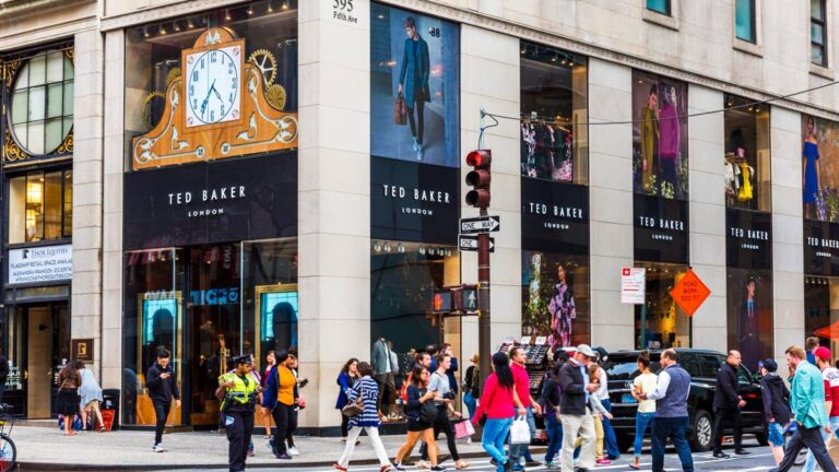 Fashion retailer comes back after closing all its stores